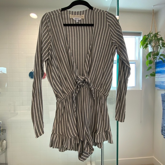 Stone Cold Fox romper - Picture 2 of 7